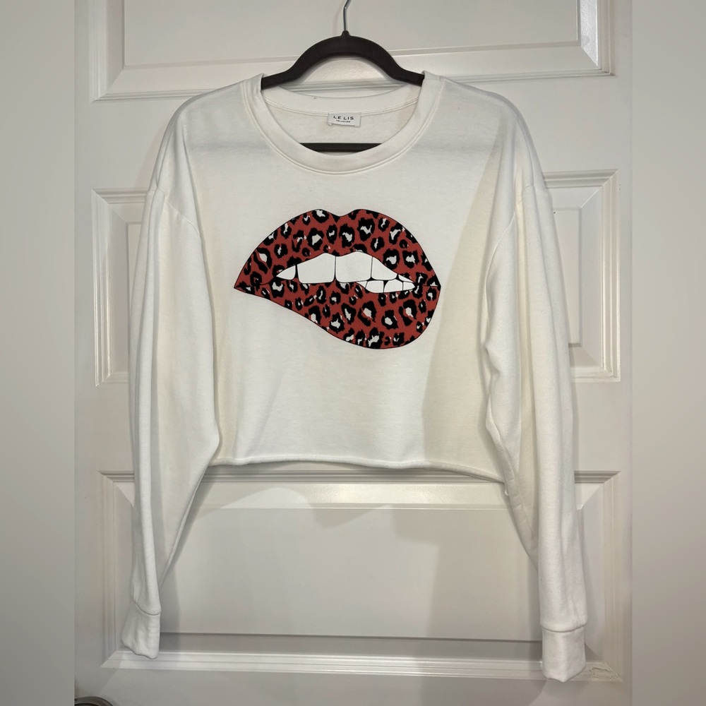 Le Lis Crop Lips Crewneck Sz S